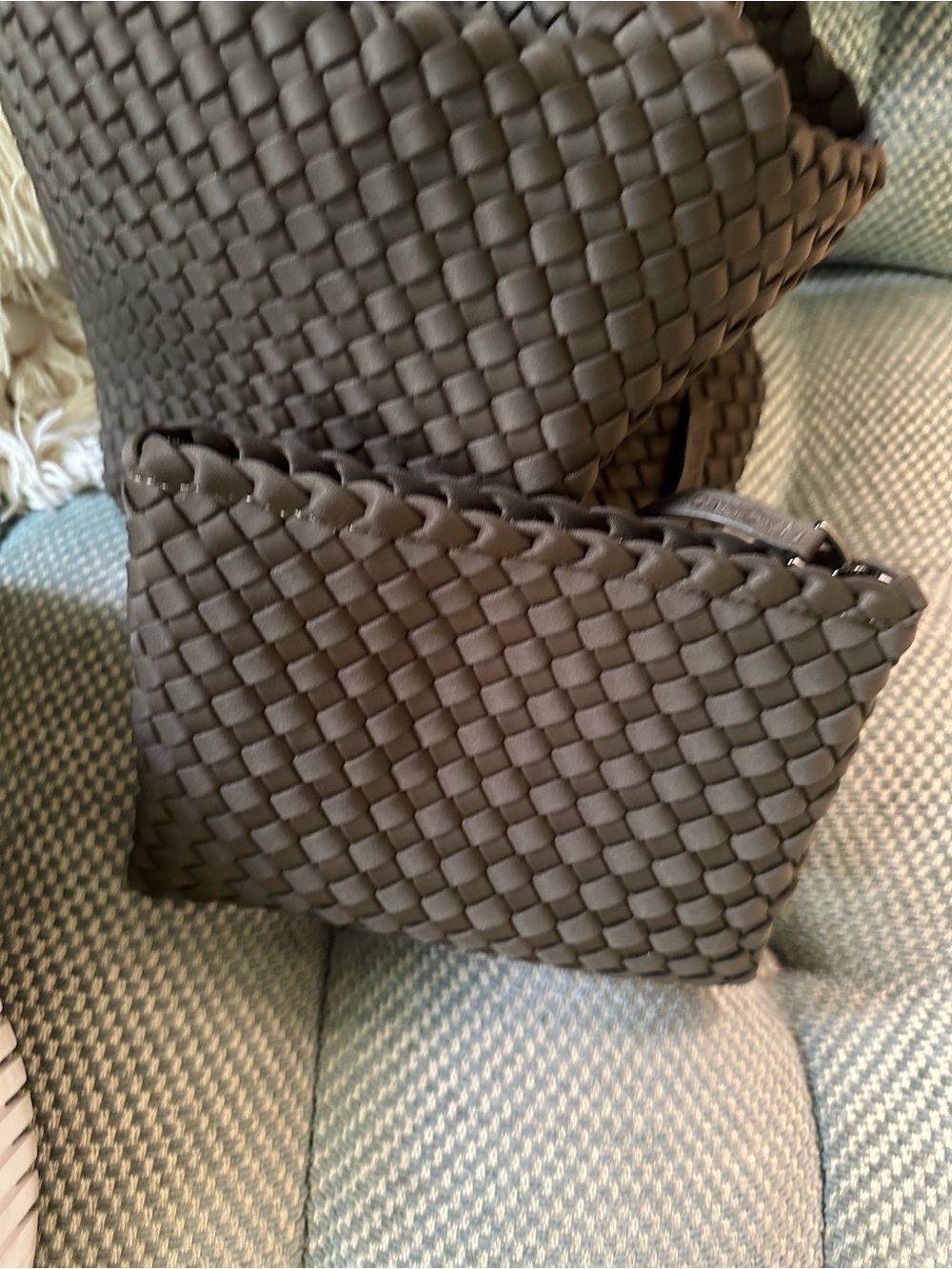 Naghedi GREEN Woven Crossbody with Detachable Pouch - Picture 3 of 4
